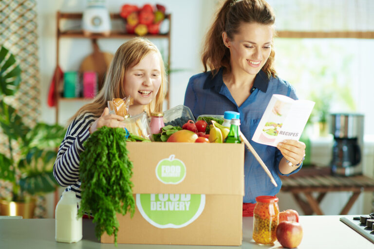 Food,Delivery.,Happy,Modern,Mother,And,Daughter,With,Food,Box