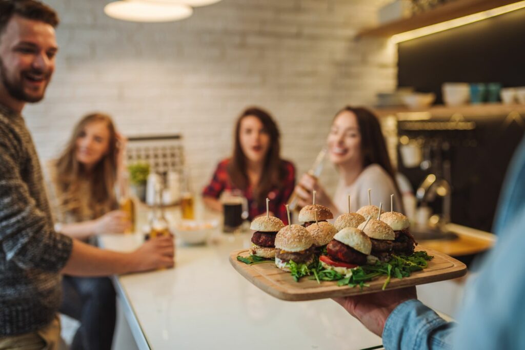 Kochen für eine Person: mit Freunden