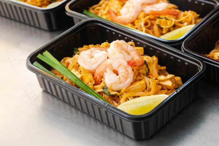 Ready,To,Eat,Asian,Rice,Box,,Thai,Food,In,Take