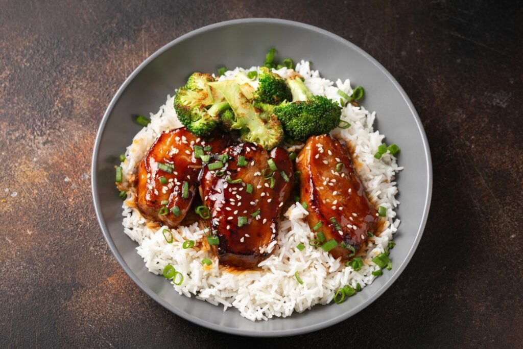 Familienrezept: Honig-Soja-Hühnchen mit Sesam-Brokkoli